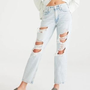 Light Wash Aeropostale High-Rise Mom Jeans | 12